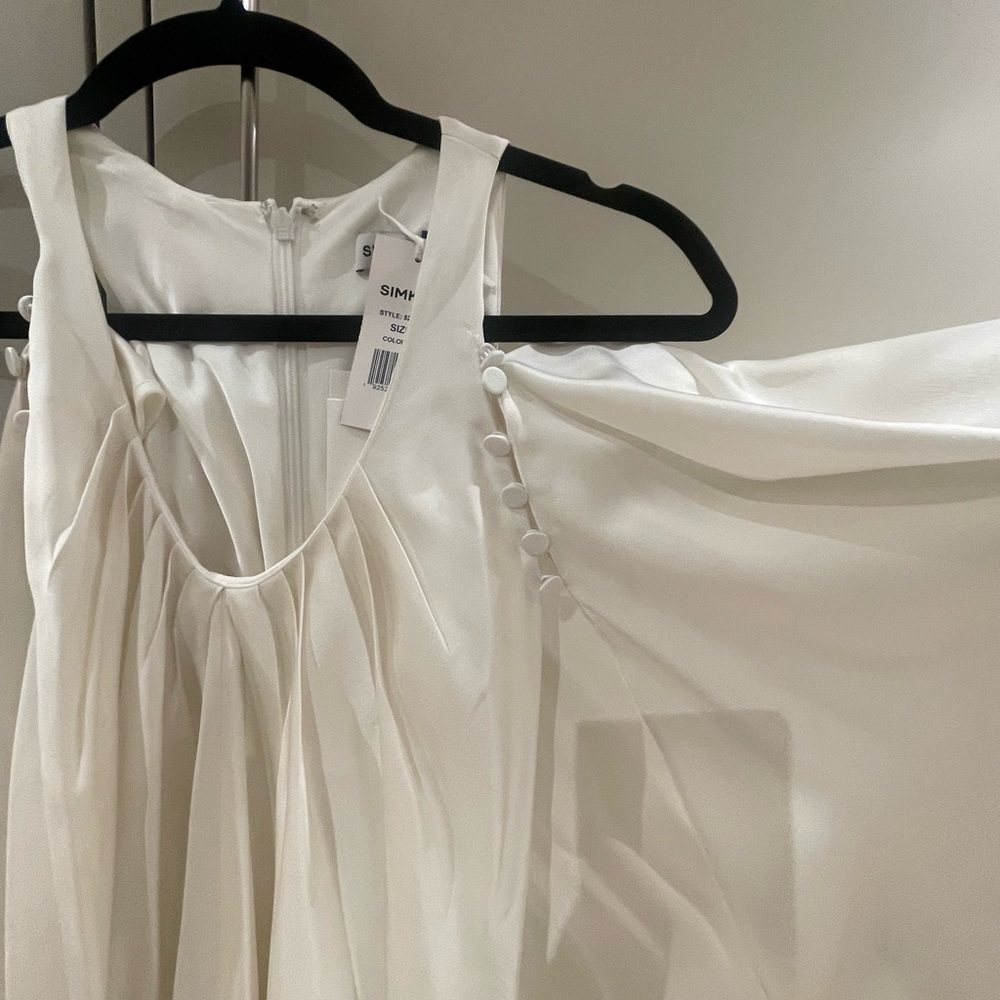White gown - Picture 8 of 9